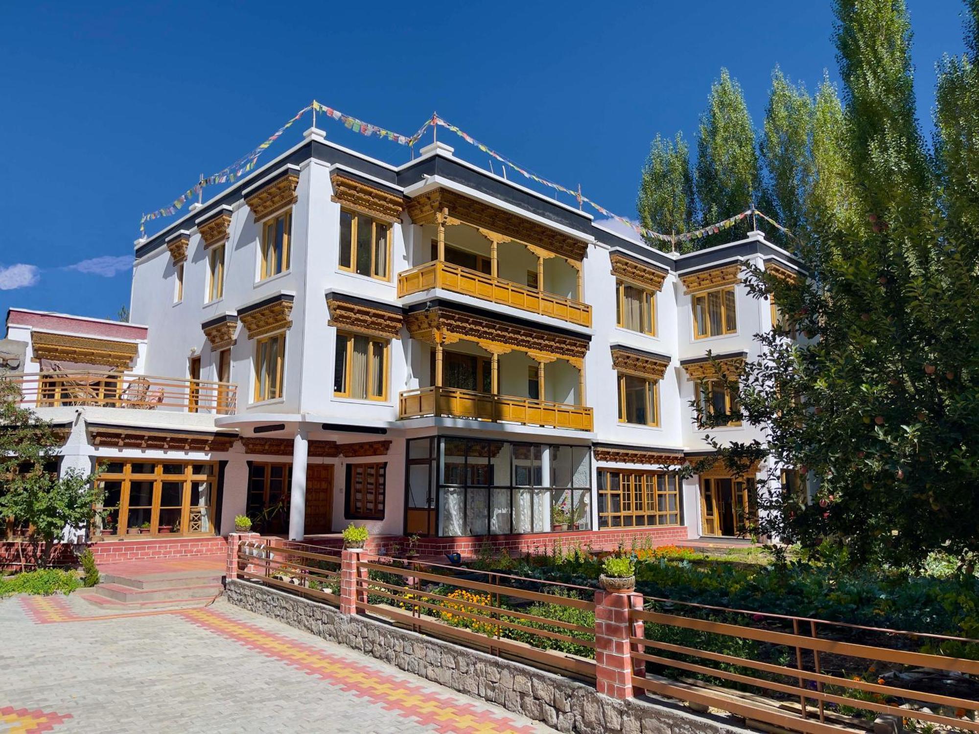 Rock Castle Residency Hotel Leh Exterior photo